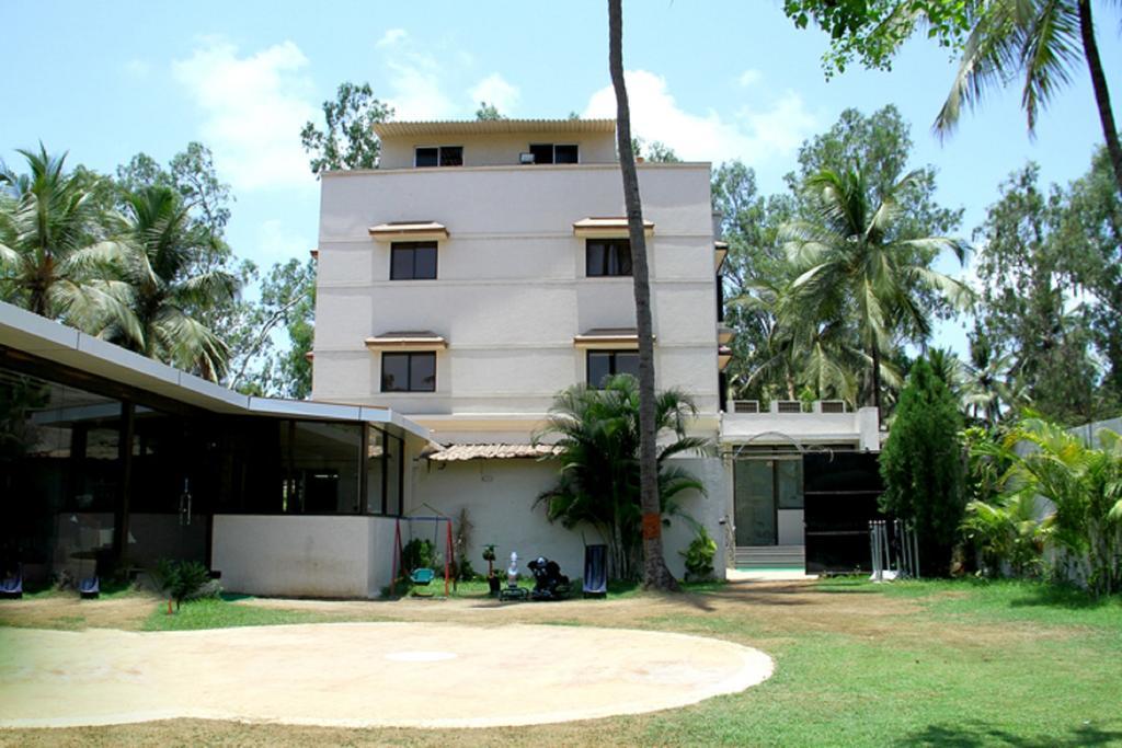 Hotel Sai Regency Даман Екстериор снимка