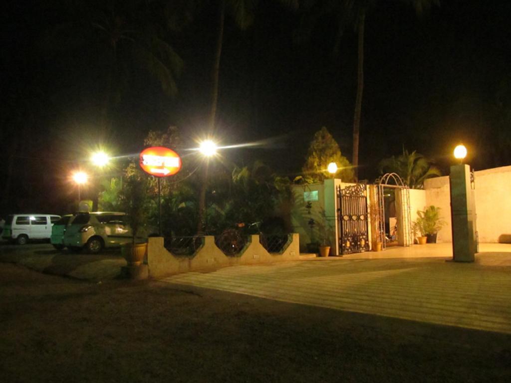 Hotel Sai Regency Даман Екстериор снимка