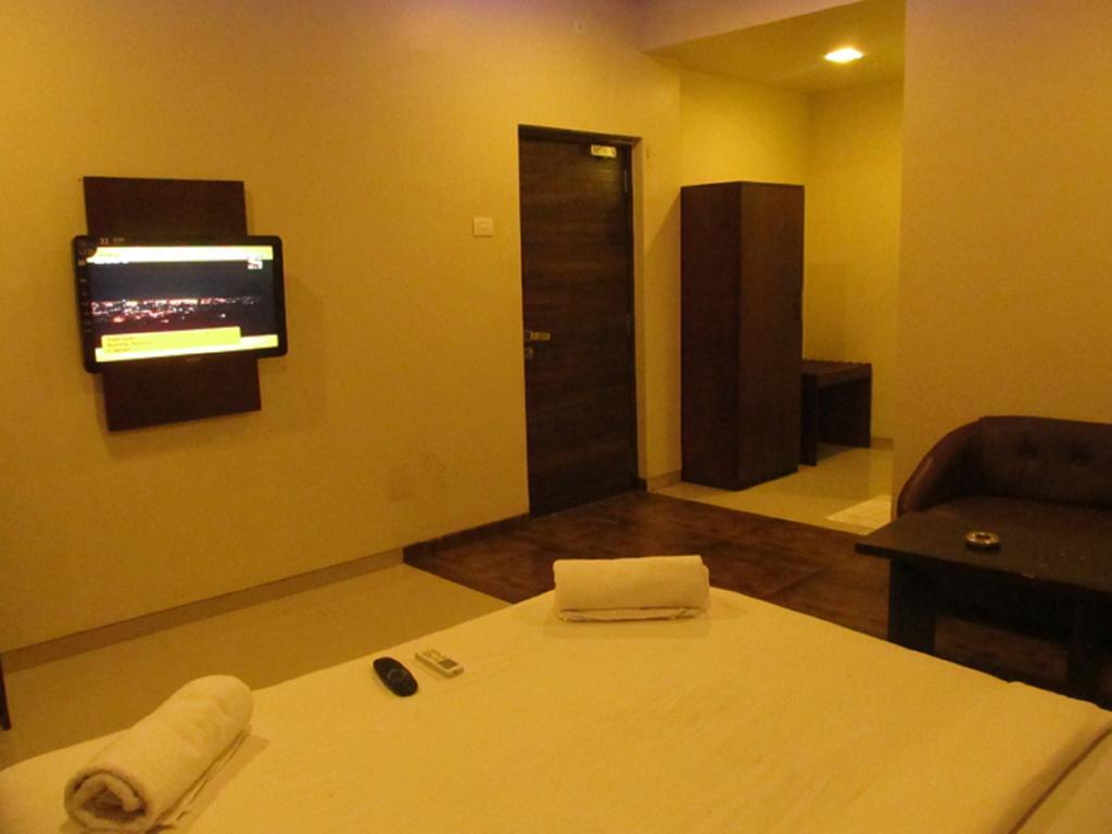 Hotel Sai Regency Даман Стая снимка