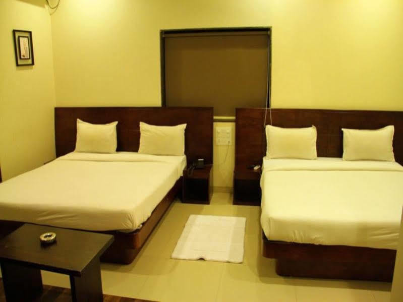 Hotel Sai Regency Даман Екстериор снимка